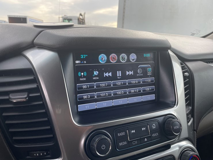 2019-chevrolet-suburban-image-33