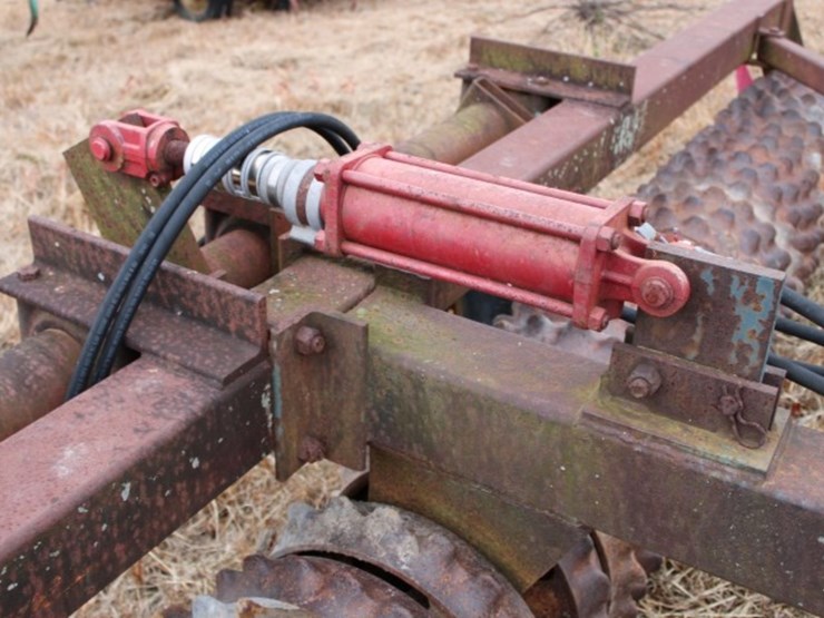 brillion-16'-cultipacker-hose-good-tires-worn-image-3