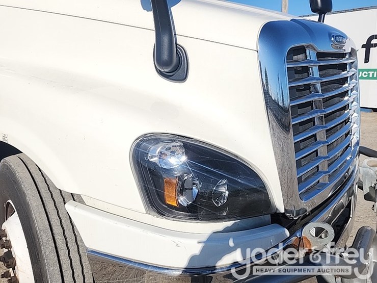 2018-freightliner-cascadia-125-image-36