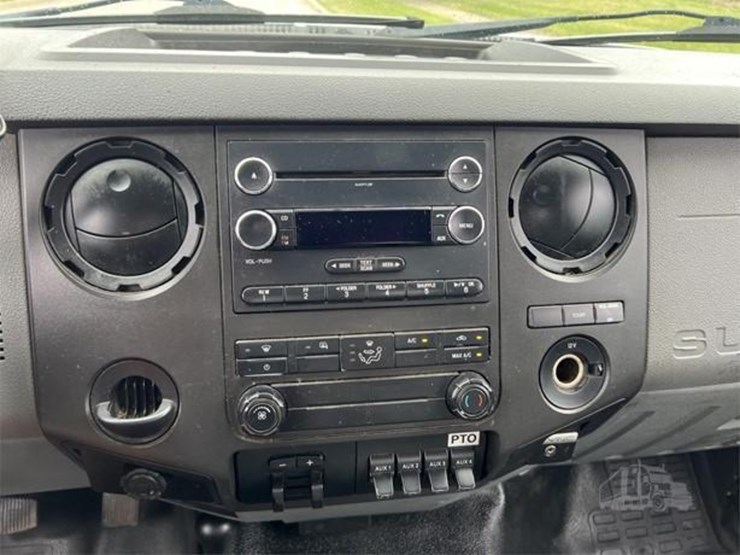 2015-ford-f550-xl-image-16