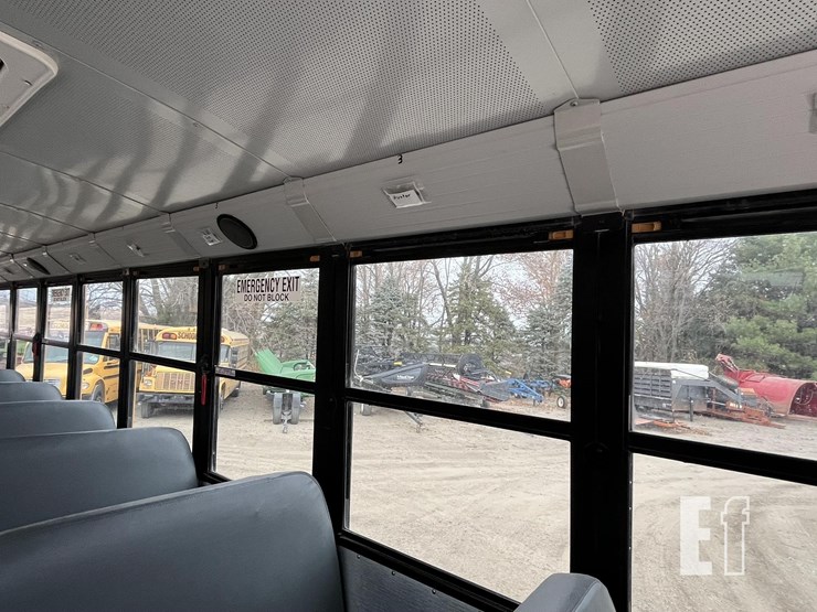 2015-thomas-saf-t-liner-c2-image-19