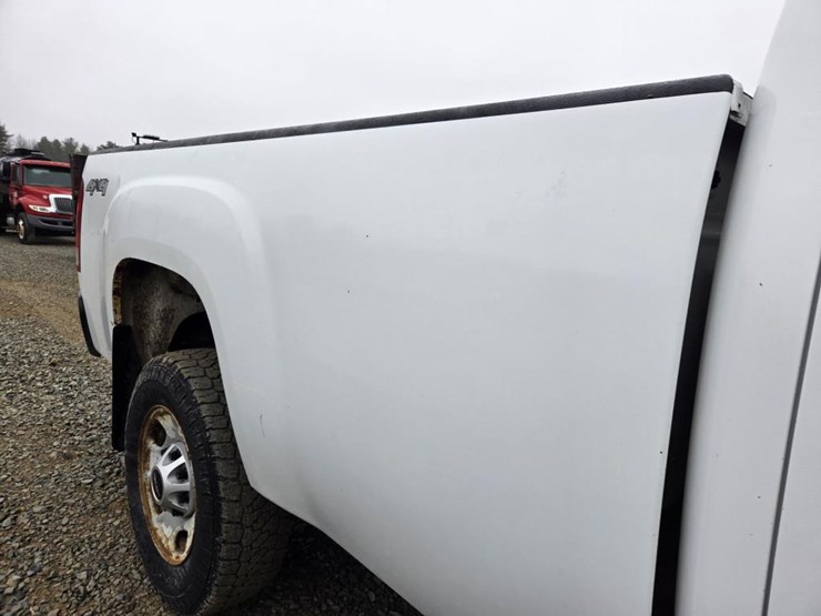 2011-gmc-2500-image-17