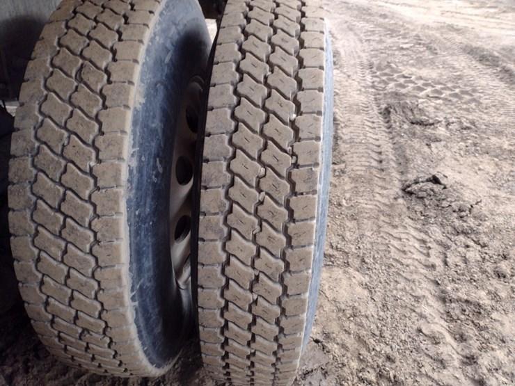 peterbilt-567-image-29