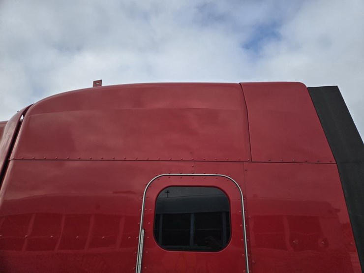 2017-peterbilt-579-image-18