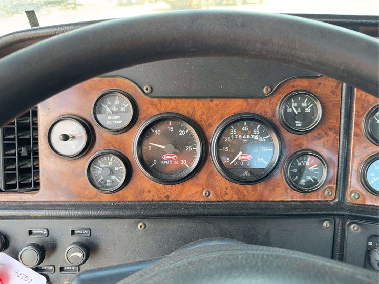 2003-peterbilt-379-image-46