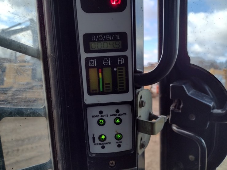 new-holland-l175-image-6