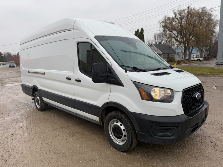 2022-ford-transit-image-2