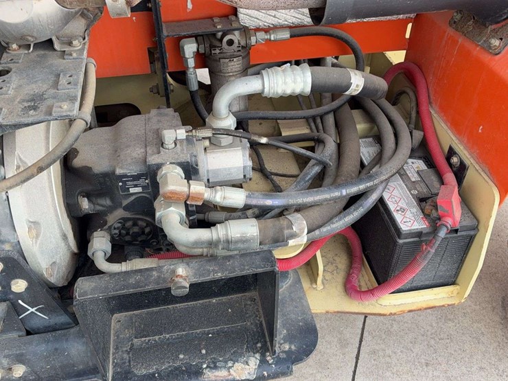 2014-jlg-4394rt-image-12