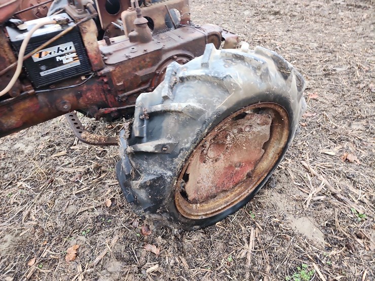 farmall-a-gas-tractor-image-3