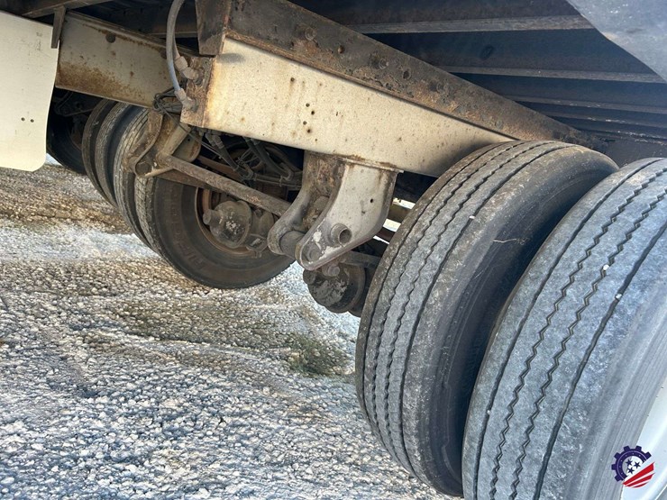 2014-stoughton-28-ft-image-12