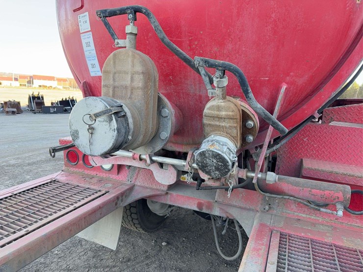 2004-peterbilt-357-image-23