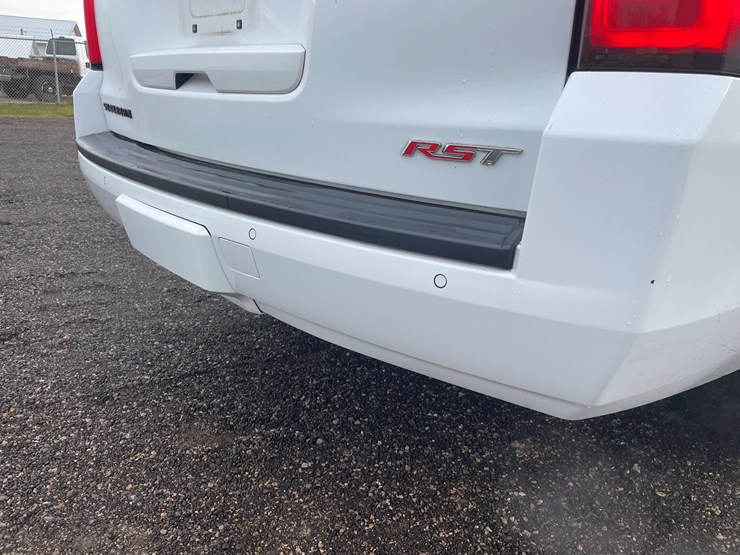 2019-chevrolet-suburban-image-17