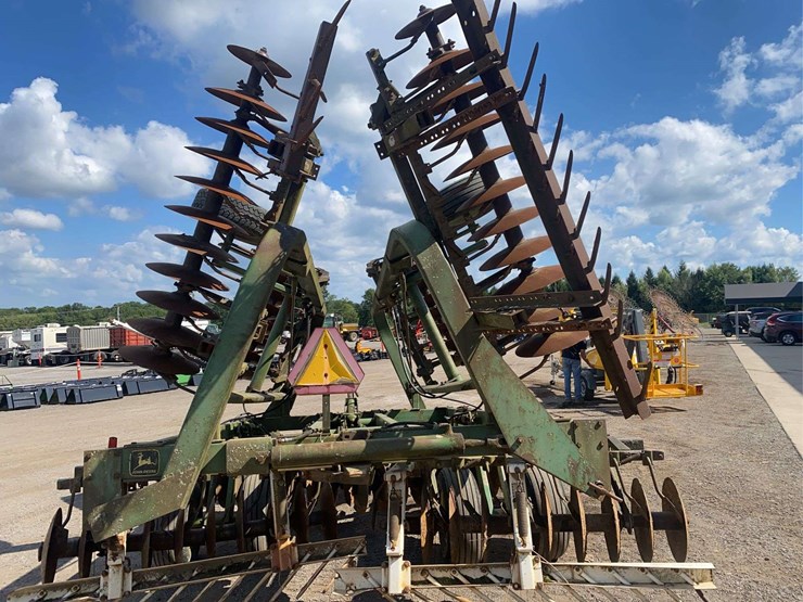 john-deere-235-image-12