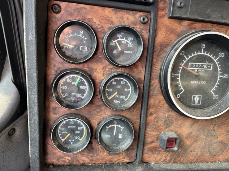 2001-kenworth-t300-image-36