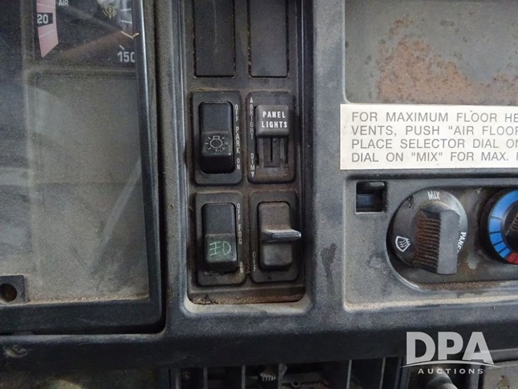 2003-international-8100-image-82