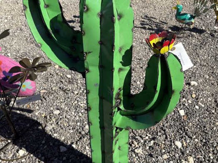 #82-•-metal-art--medium-cactus-image-1