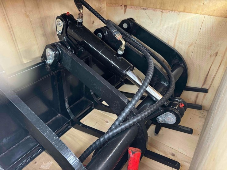 new-agt-co-mini-stand-on-open-bottom-grapple-bucket-model-m-hgb-image-1