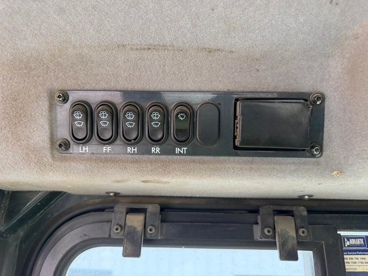 2015-komatsu-d51ex-22-image-35