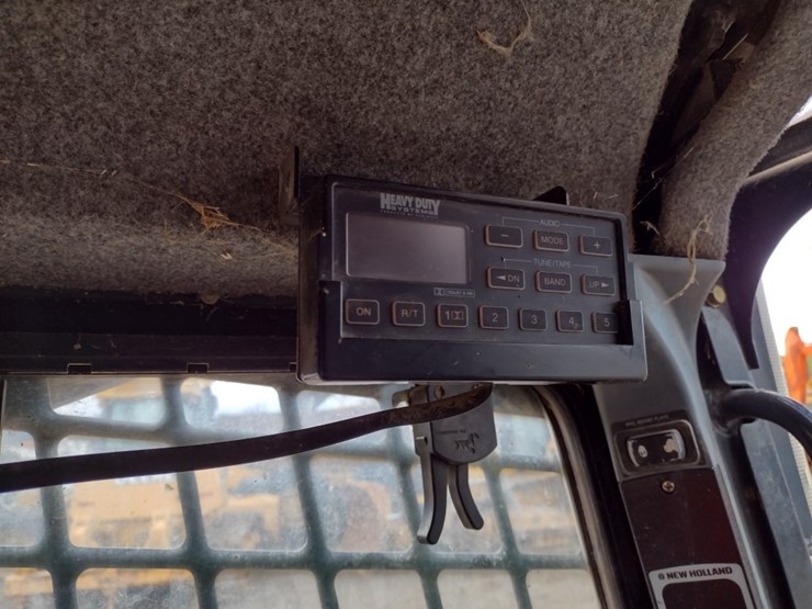 new-holland-l175-image-7