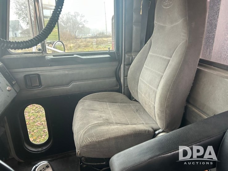 1999-peterbilt-379-image-46