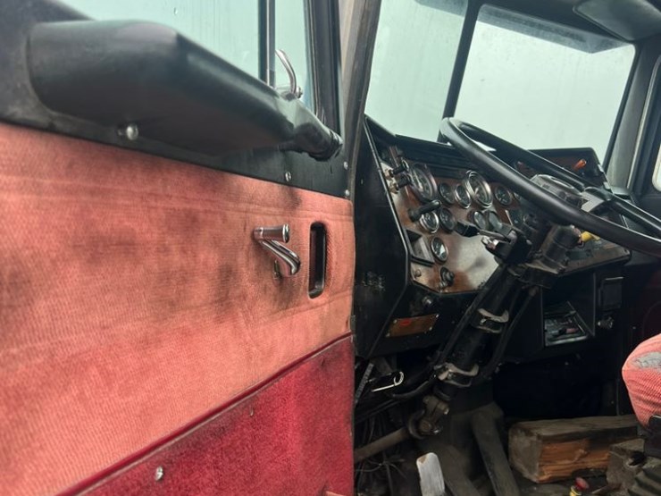 1989-peterbilt-378-image-32