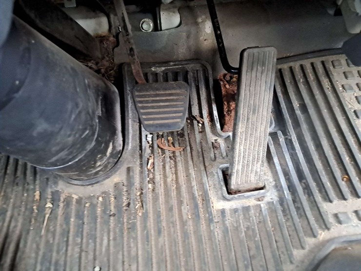 2008-isuzu-npr-image-23