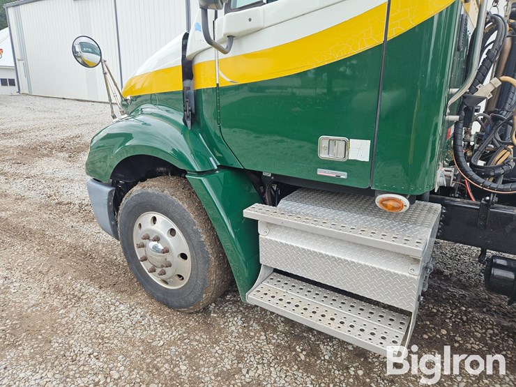 2009-freightliner-columbia-112-image-15