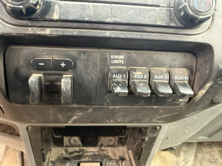 2011-ford-f550-image-32