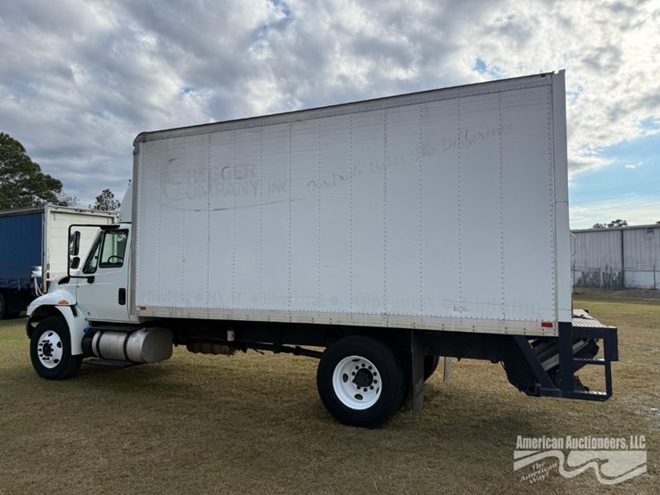 2018-international-durastar-4300-image-9