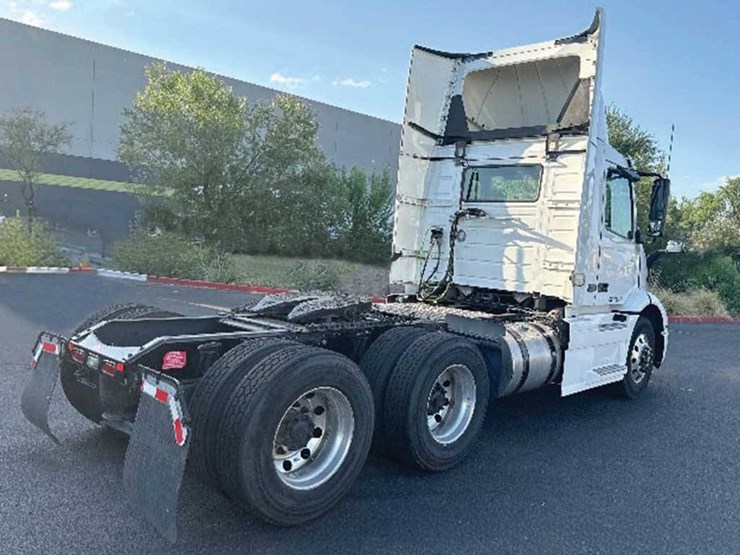 2020-volvo-vnr-300-image-2