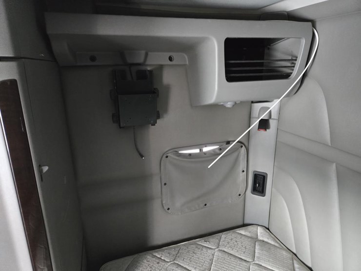 2017-peterbilt-579-image-70