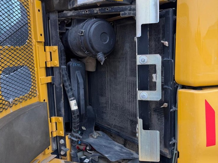 2018-deere-85g-image-21