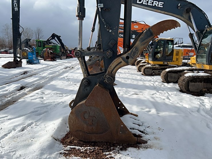 2017-deere-245g-lc-image-8