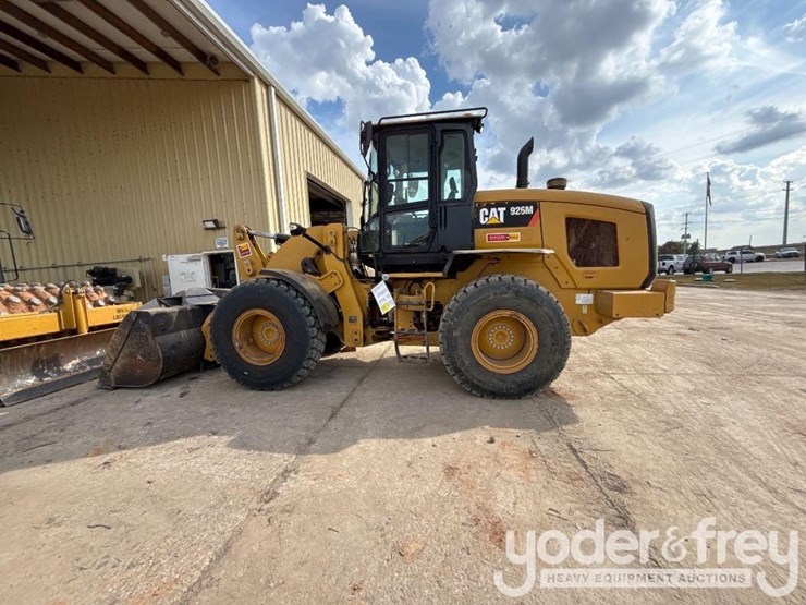 caterpillar-926m-image-2