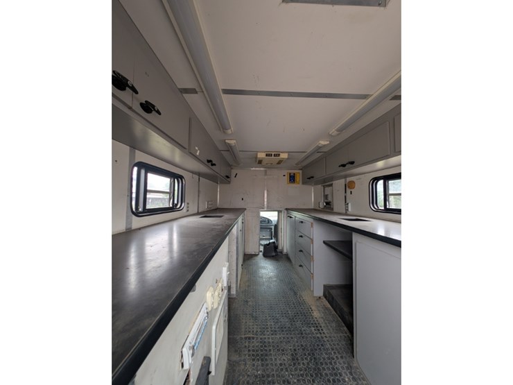 2006-ford-e350-image-6