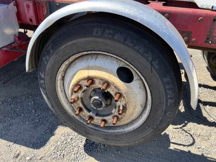 1997-peterbilt-567-image-11