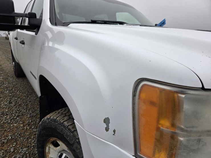 2011-gmc-2500-image-11