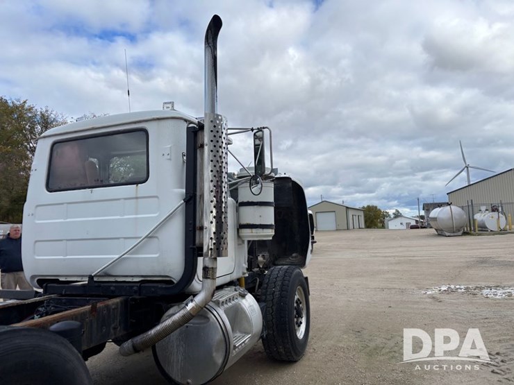 1986-mack-rd686-image-49