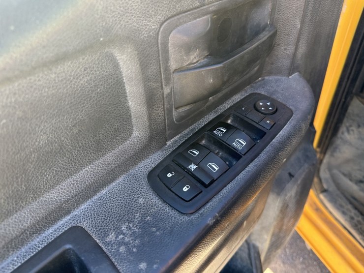 2012-dodge-ram-2500-image-32