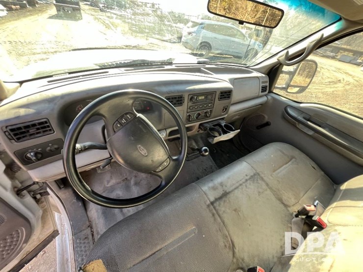 ford-f550-xl-image-45