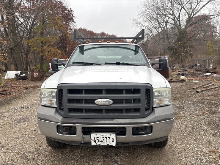 ford-f350-xl-image-6