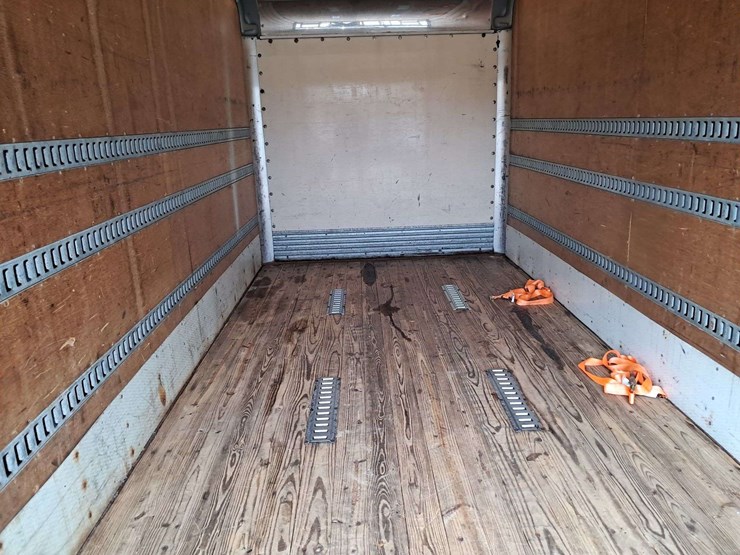 2008-isuzu-npr-image-6