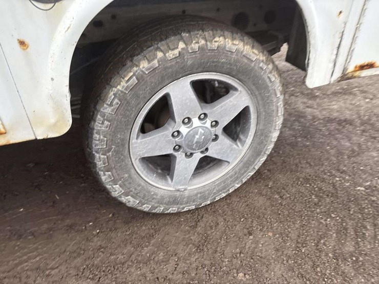 2012-chevrolet-silverado-2500-image-8