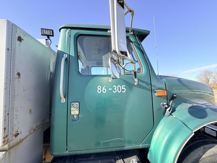 international-4700-image-37