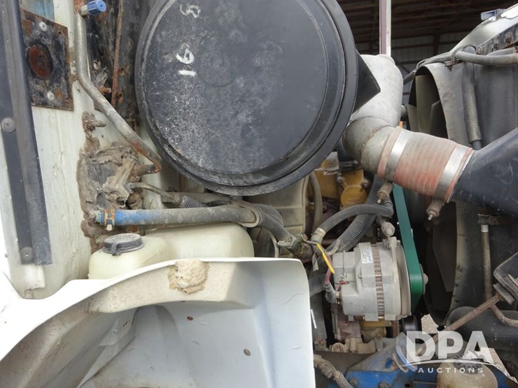 2003-international-8100-image-65