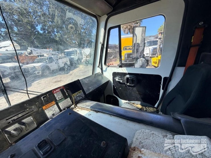 2015-mack-leu613-image-13