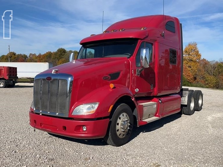2012-peterbilt-587-image-2