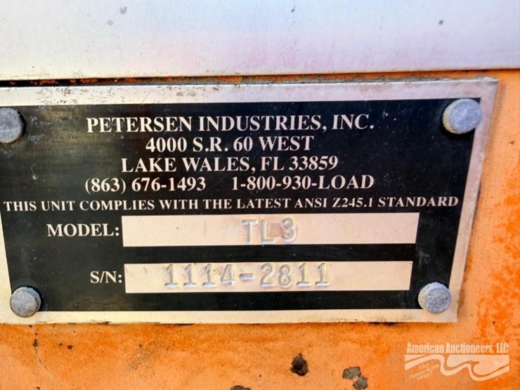 2015-freightliner-m2-106-image-22