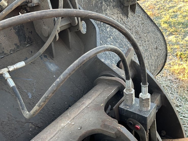 2014-case-721f-xr-image-16