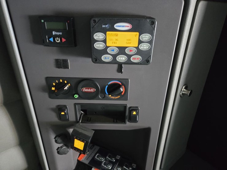 2017-peterbilt-579-image-69